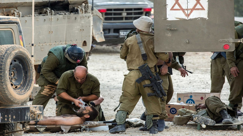 جيش-الاحتلال-إصابة-12-جنديا-بعد-تعرضهم-لـ-لسعات-دبابير-خطيرة-في-غزة